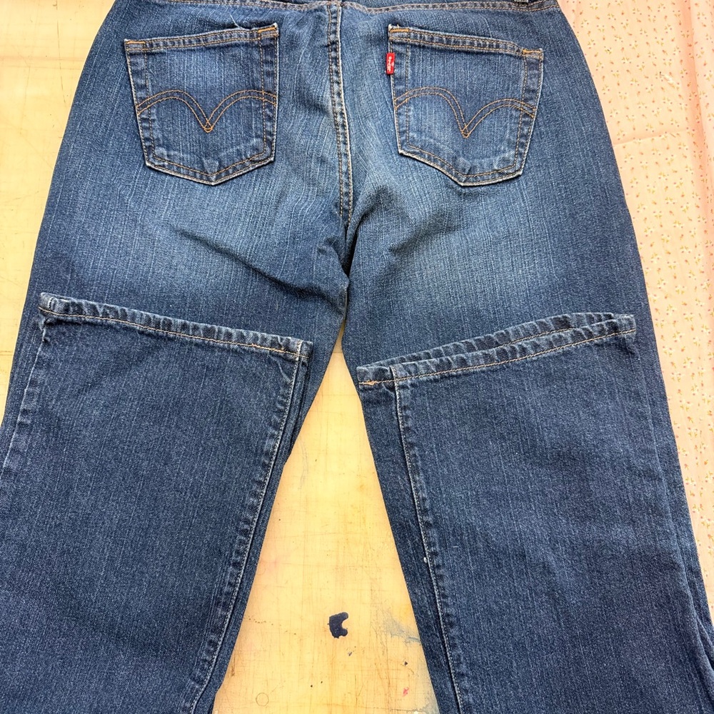 Levi's Ladies Dark Blue Straight Jeans with Back Pocket Stitching - 10M
